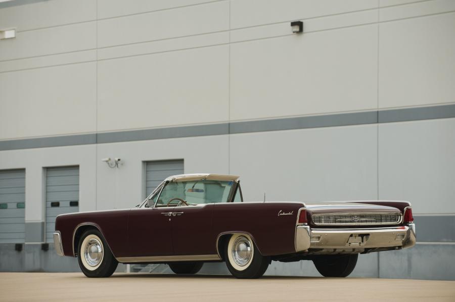  Lincoln Continental Convertible (74A) 1962 года  (фото 21 из 35)
